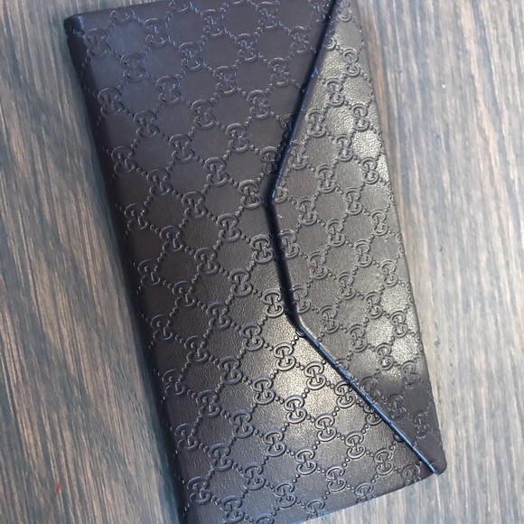 Auth new Gucci foldable sunglass case & new cloth - Picture 8 of 8